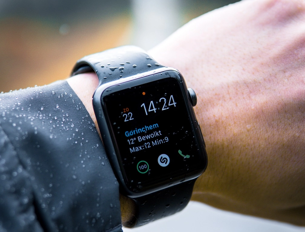 Advantages and Disadvantages of Using a Smart Watch: Almost Everything